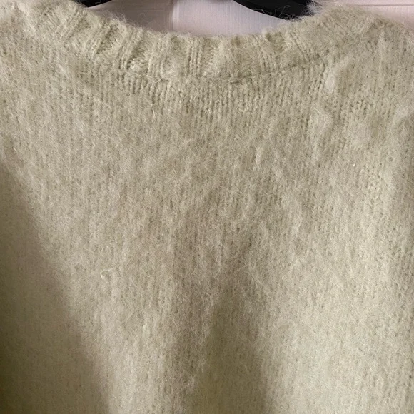 Elegant Pastel Green Women's Sweater - Picture 5 of 8